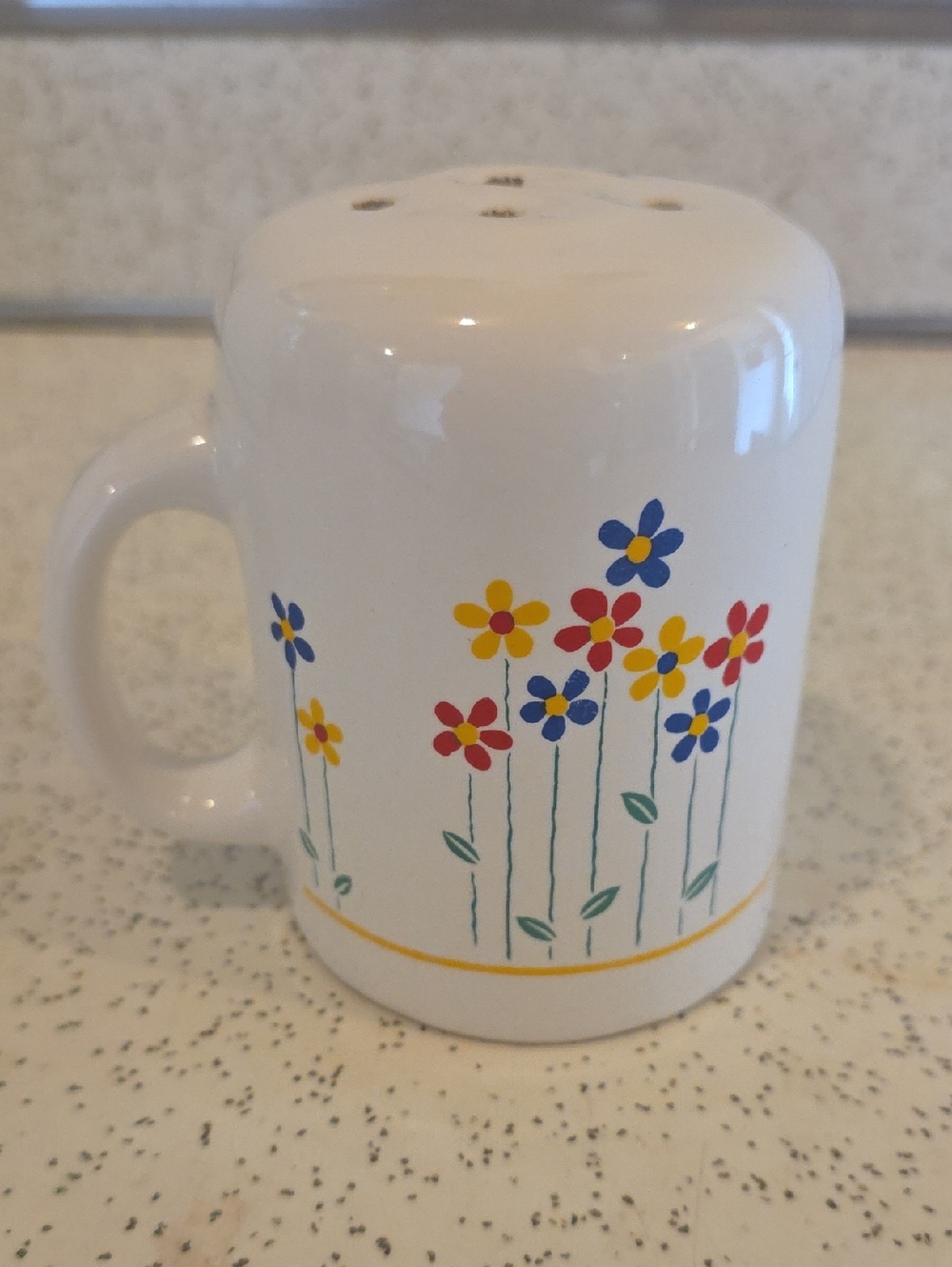 Vintage Ceramic Salt Pepper‎ Shaker Red Yellow Blue Daisies